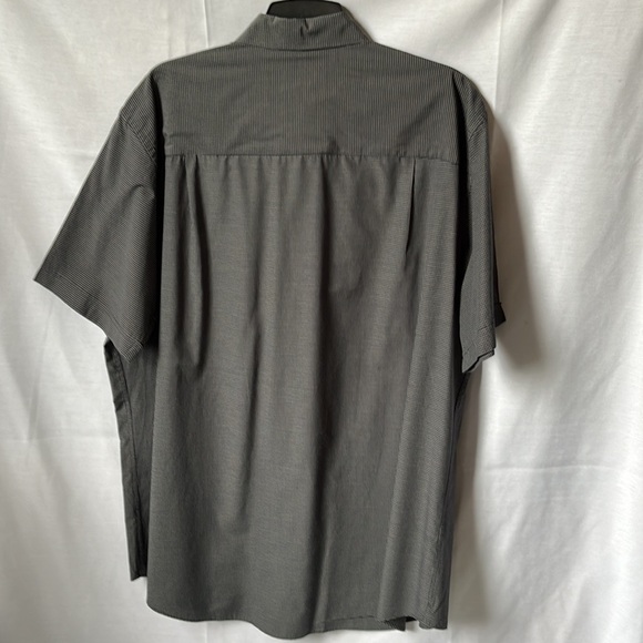 Van Heusen Traveler Shirt - Picture 5 of 11